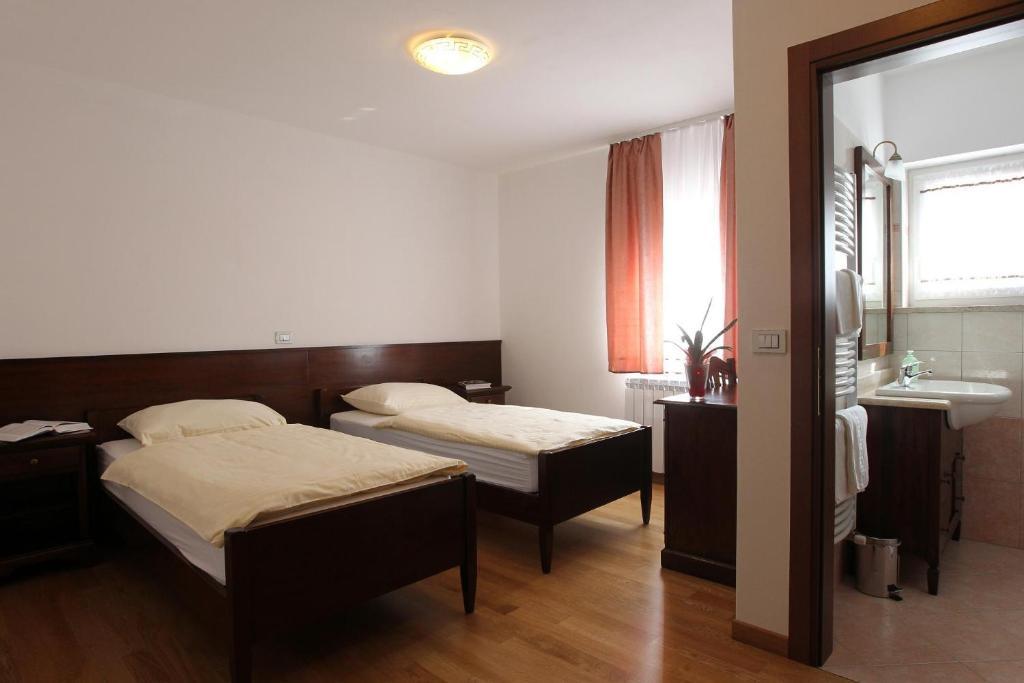 Guest House Pod Slavnikom Podgorje  Rom bilde
